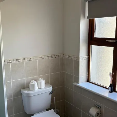 House No 10, Dingle Homes בית נופש *