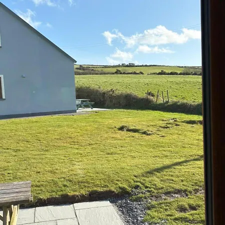 House No 10, Dingle Homes * Lispole