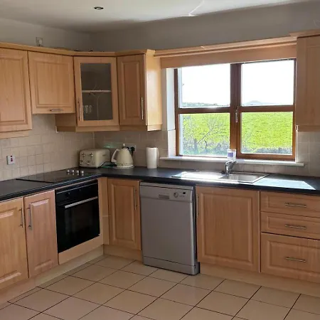 בית נופש House No 10, Dingle Homes *
